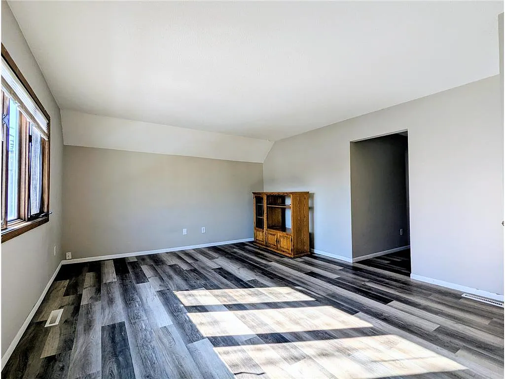 Building Photo - 825 Jessamine Ave E #2