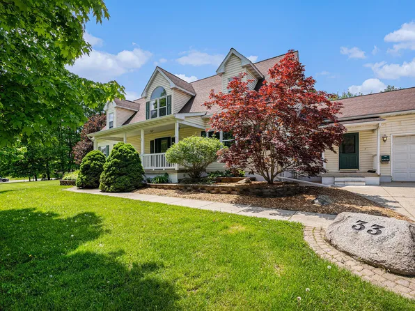 33 Cambridge Ct, Chelsea, MI 48118