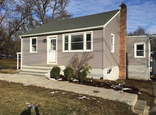 33 Friendly Ln, Poughkeepsie, NY 12603