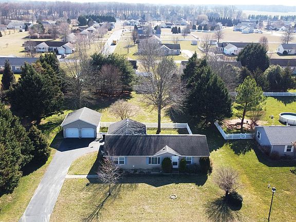 3rd image of 214 Saddlebrook Dr