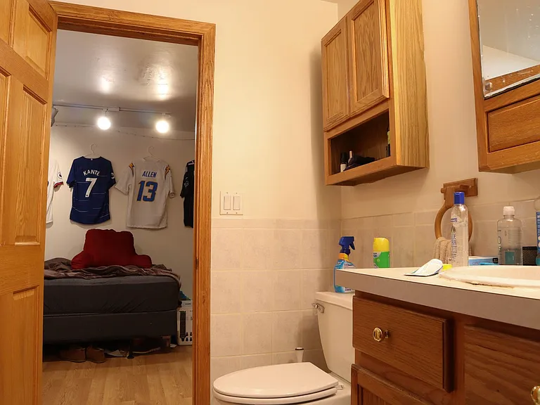 715 S Claremont Ave — Photo 12