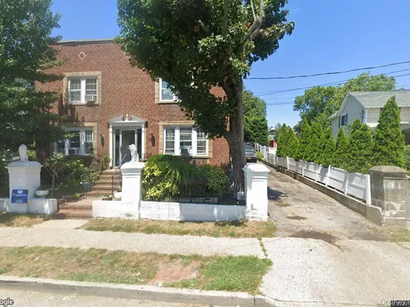 41 1/2 Avenue A, Port Washington, NY 11050