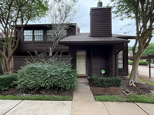 2611 Grants Lake Blvd Photo 1