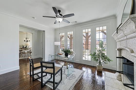 5th image of 2201 Shakespeare St