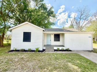 832 S Anderson St, Angleton, TX 77515