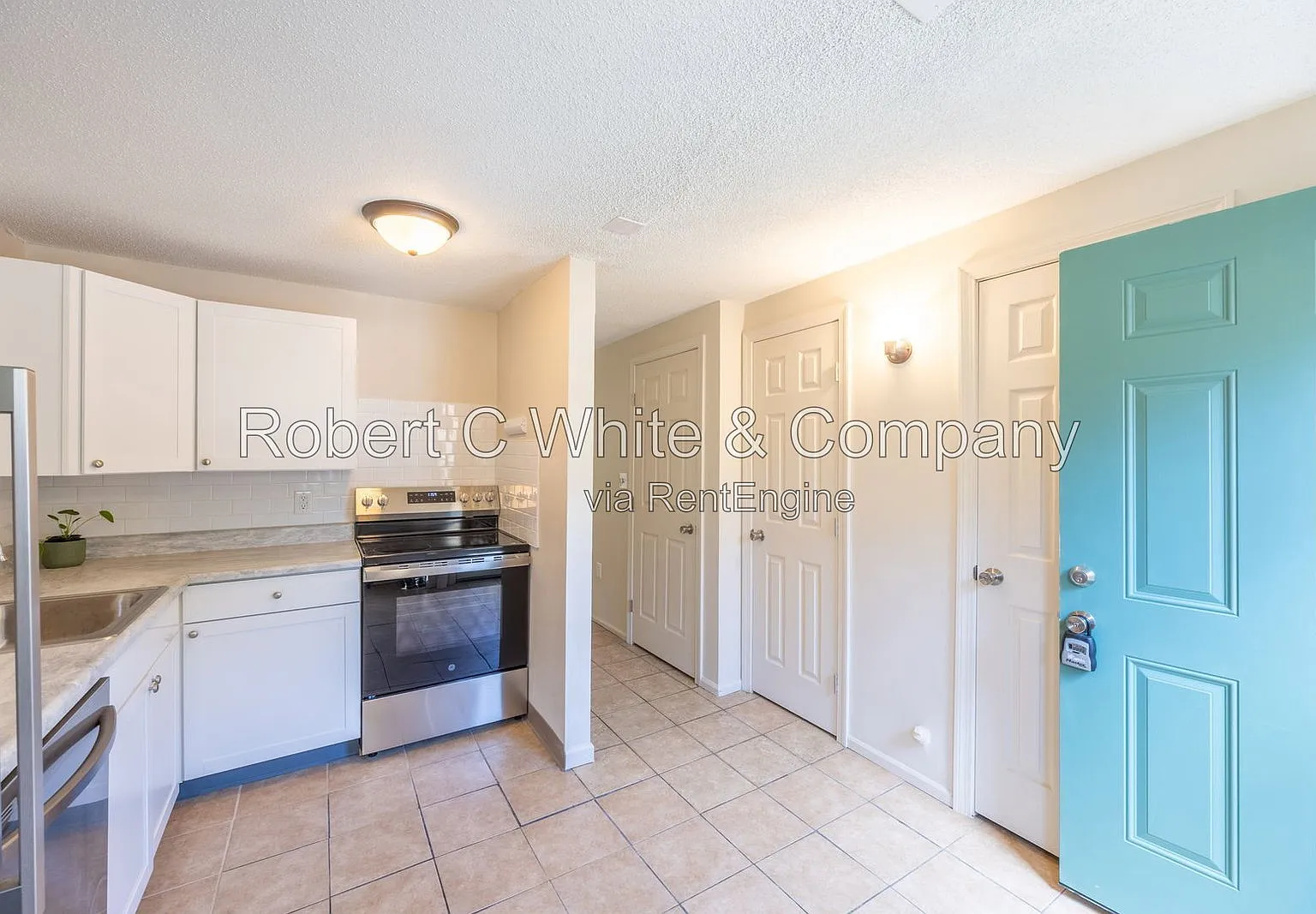 3 bed, 1.5 bath, 1680 sqft, $2,140 — Photo 3
