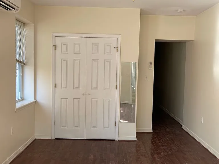 811 Park Ave — Photo 3