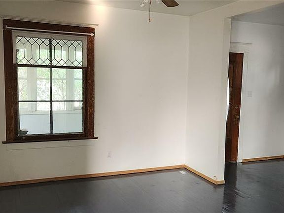 4th image of 475 1st Ave NE