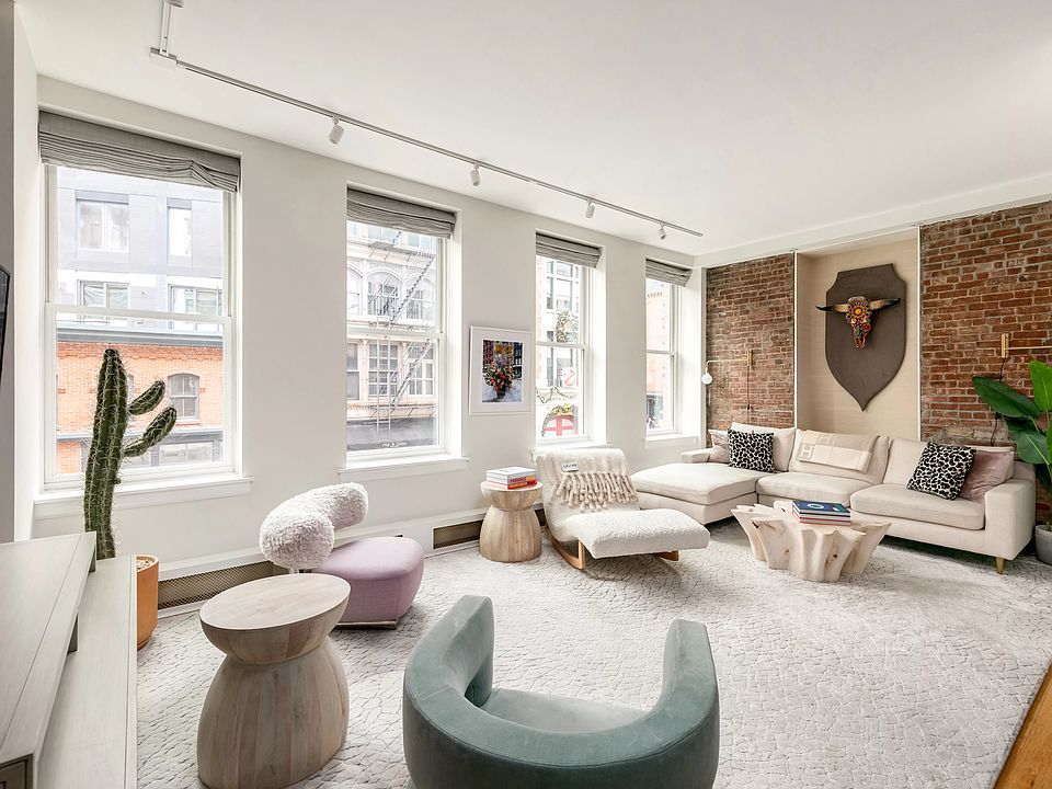 1st image of 9 N Moore St APT 2
