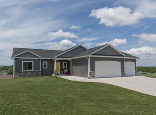 355 6th Ct SE, Dover, MN 55929