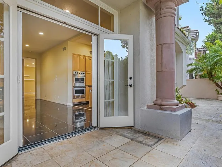 5370 Renaissance Ave — Photo 35