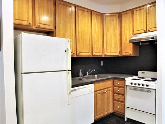 5th image of 172 E 7th St #1A1