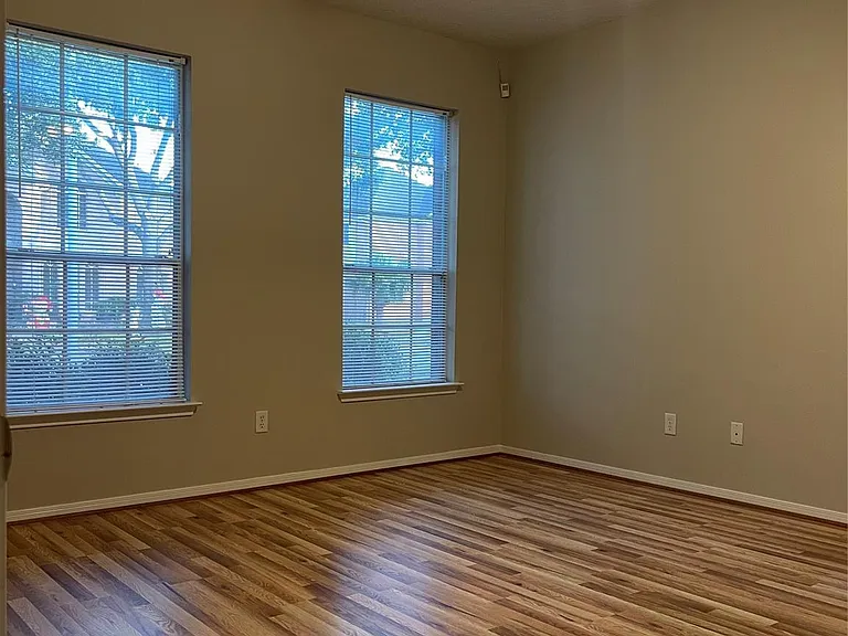 11215 Carriage Lake Dr — Photo 7