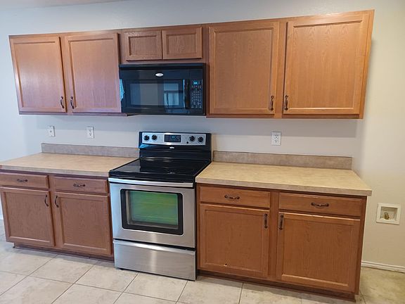 Oven, cook top and microwave. lots of cupboards