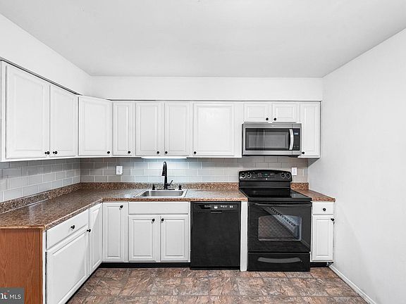 3rd image of 302 Bromley Est