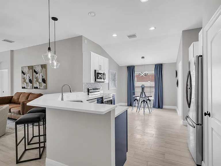 714 Straw Lake Dr — Photo 8