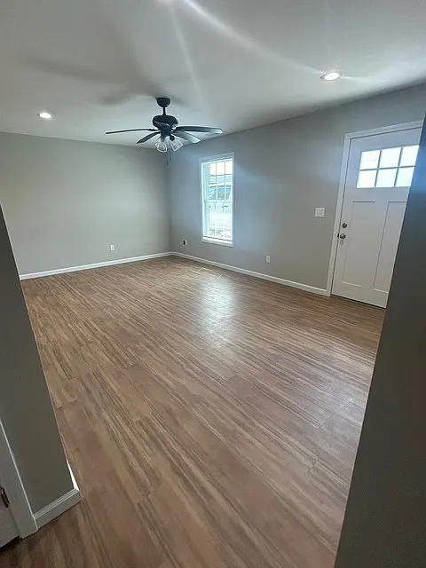 2 bed, 1000 sqft, $1,100 — Photo 2