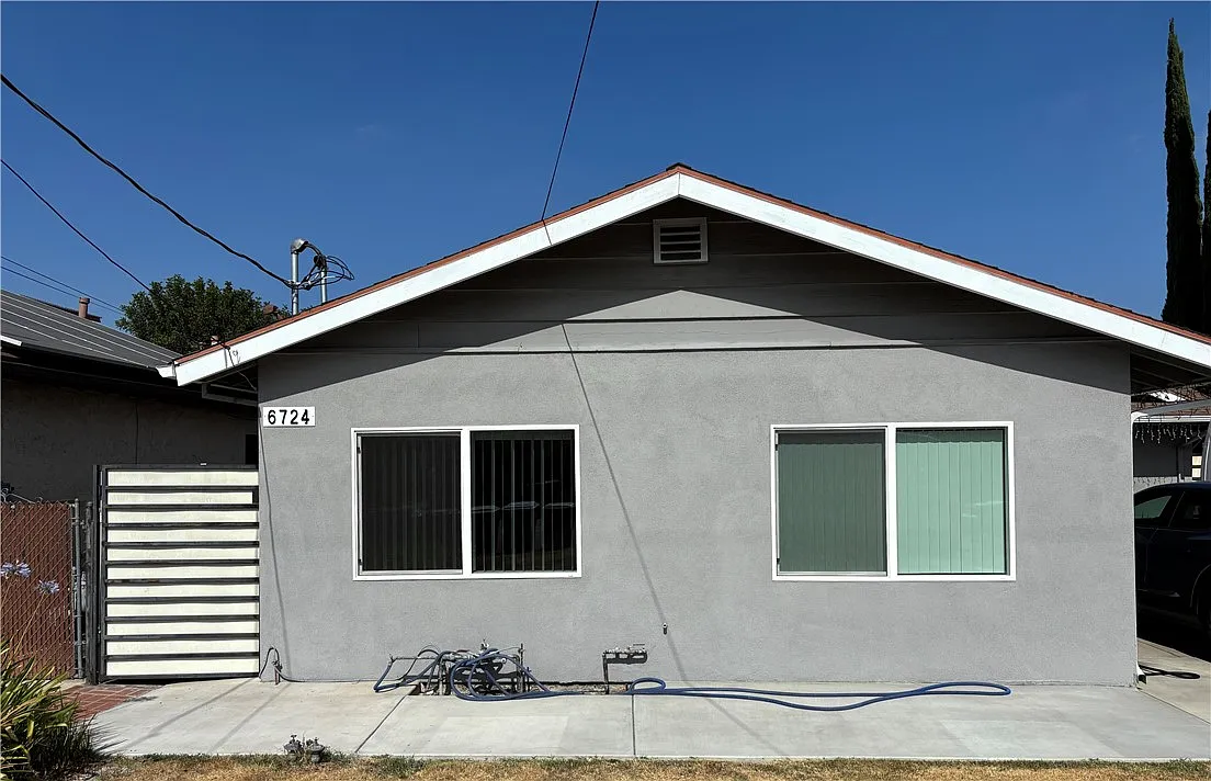 1 bed, 450 sqft, $1,900 — Photo 1