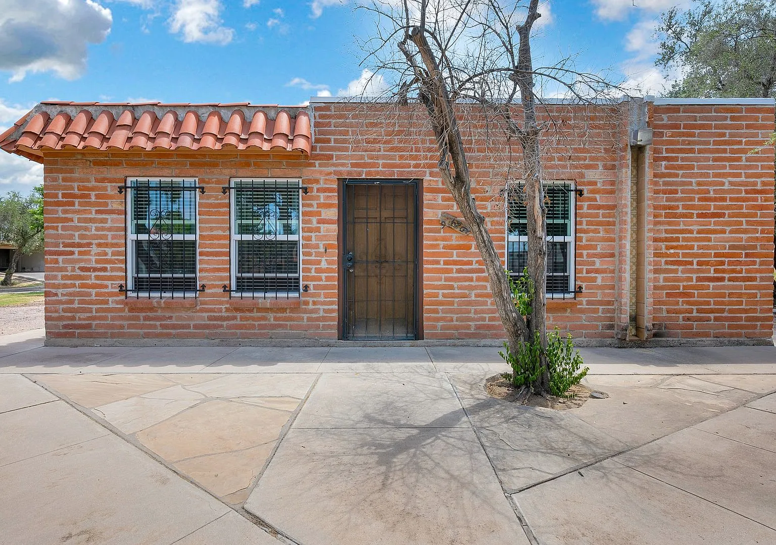 Sunlit & Carpet-Free 2-Bedroom Oasis in East Tucson | 6626 E Calle La Paz — Photo 2