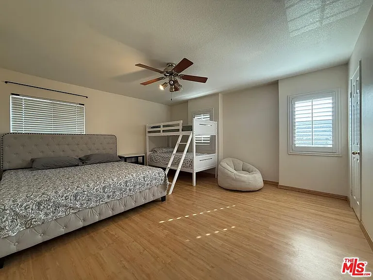 719 W Avenue Q10 — Photo 20