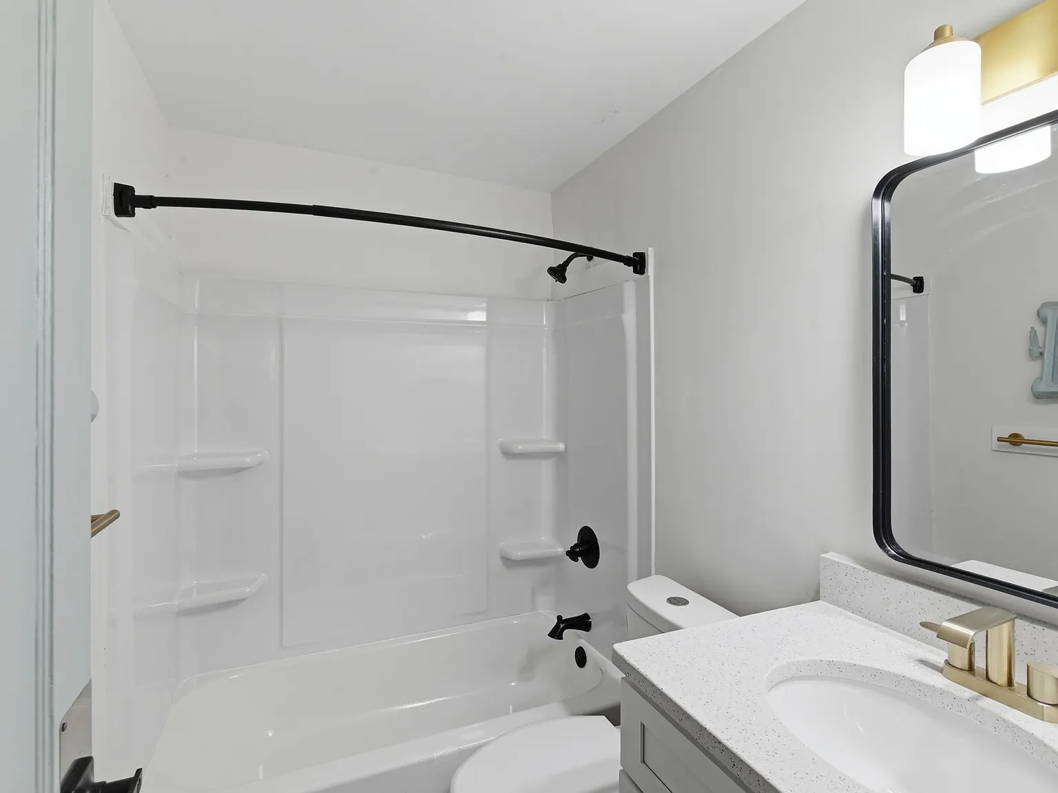 327 Washington St — Photo 4