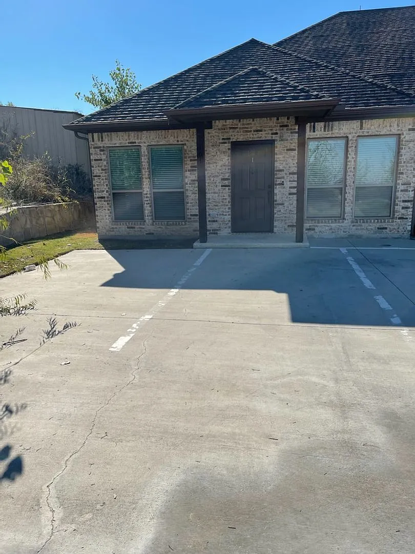 Coming Soon!! In Brock Isd | Lawncare Included | Water Included — Photo 3