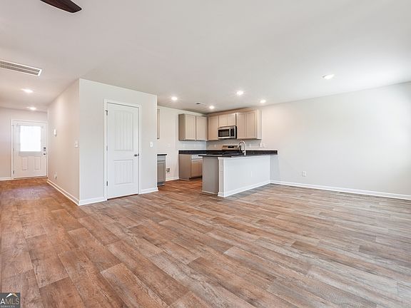 4th image of 210 Harris Walk #79