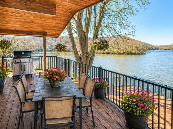 12407 Oak Lodge Ln NE, Rochester, MN 55906