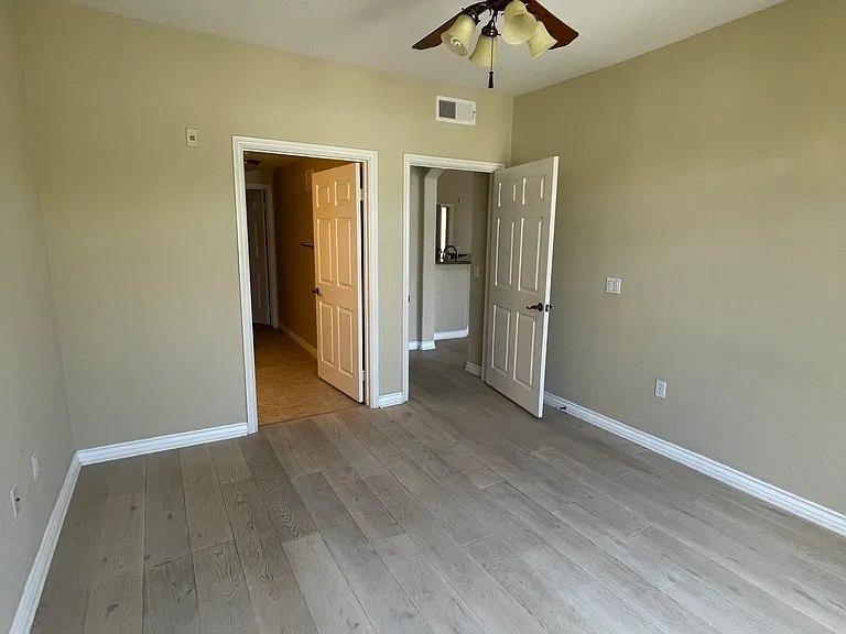 4165 Executive Dr #F401 — Photo 16