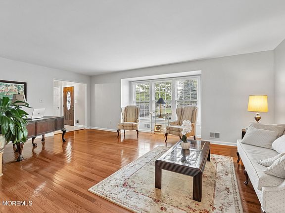 5th image of 34 Buttonwood Drive