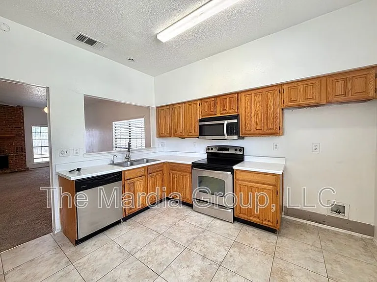 7904 Steppington Dr — Photo 5