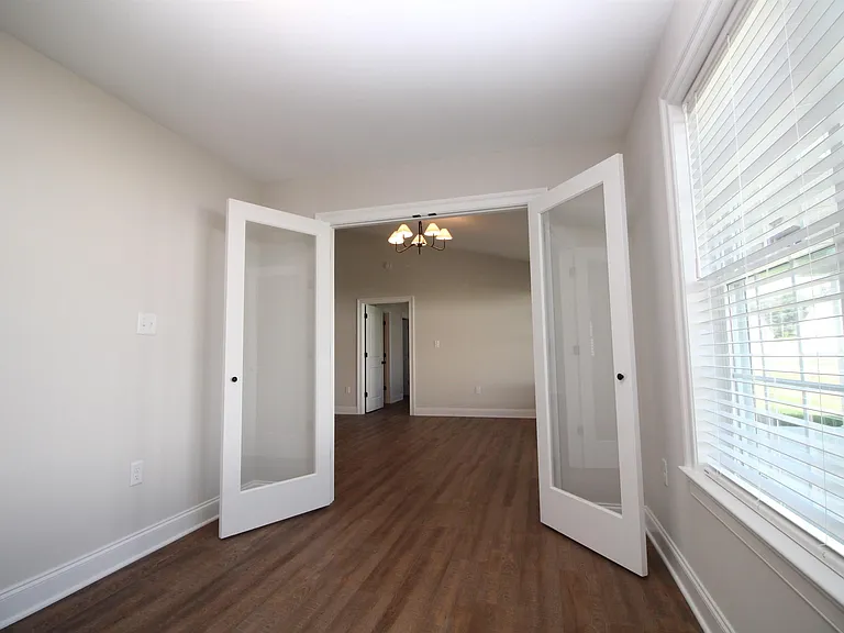 179 Langley Dr — Photo 5
