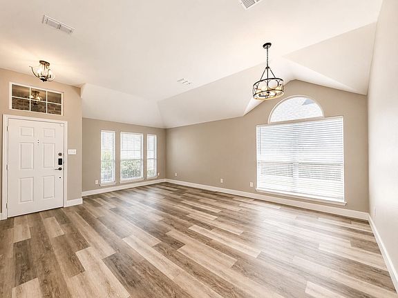 4th image of 1612 Meadowview Dr