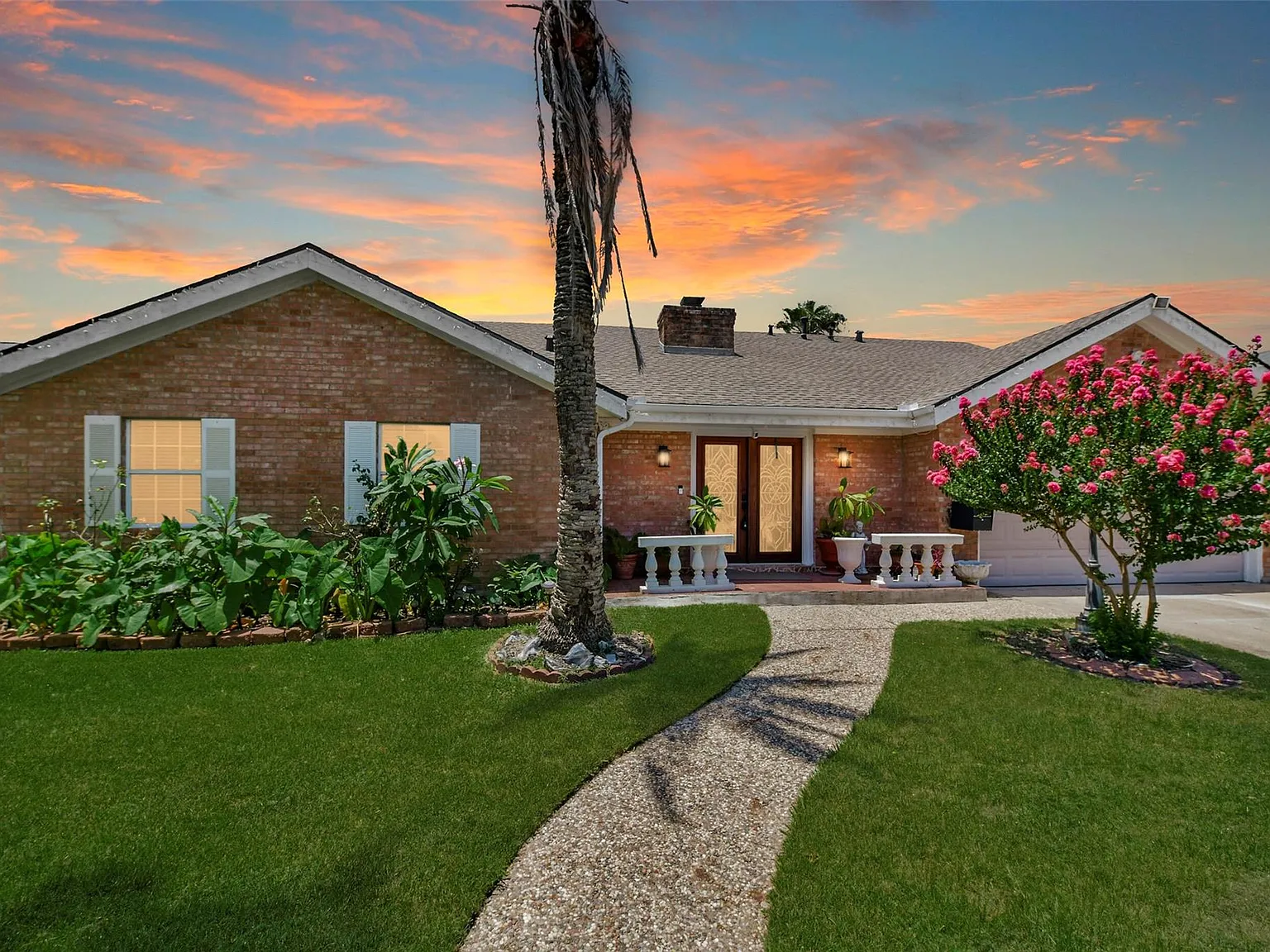 4 bed, 2.0 bath, 3545 sqft, $4,000 — Photo 1
