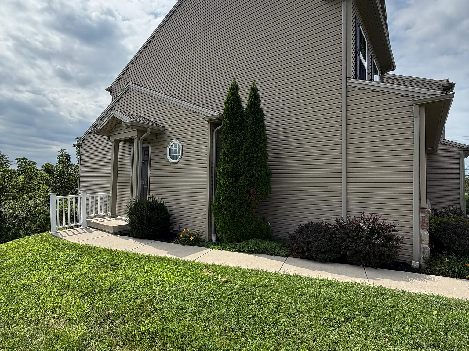 2 bed, 1672 sqft, $1,975 — Photo 3