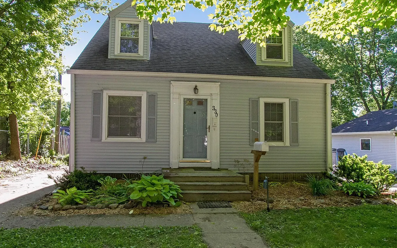330 N Franklin Ave — Photo 1