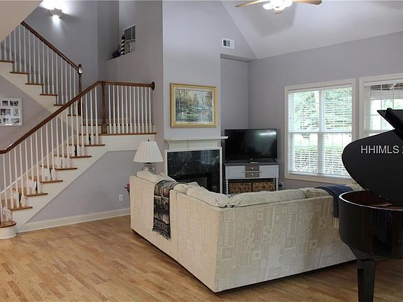 3rd image of 13 Wildbird Ln