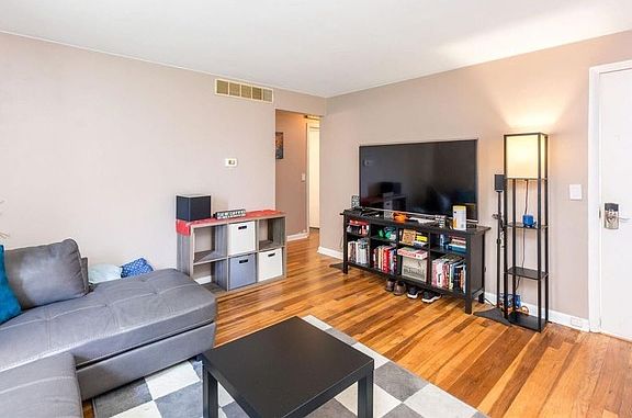 5th image of 783 Gilcrest Ln #1