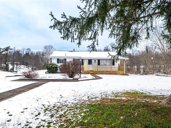 1329 Oak Grove Rd, Saint Marys, WV 26170