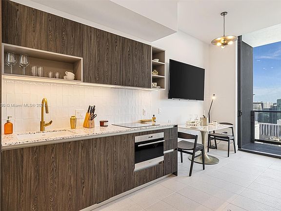 4th image of 601 NE 1st Ave #Penthouse 5106
