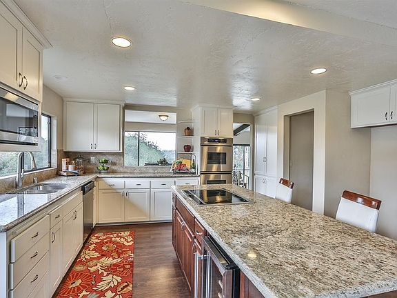 3rd image of 28621 Meadow Glen Way W