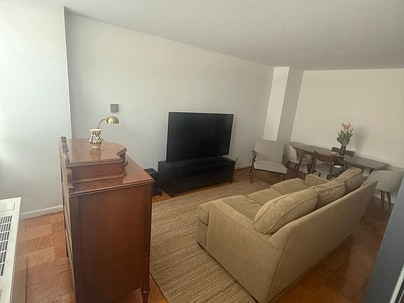 2nd image of 1400 N St NW #108