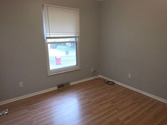 5th image of 508 NE Johnston Dr