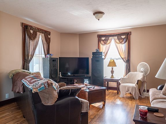 3rd image of 212 Columbia St