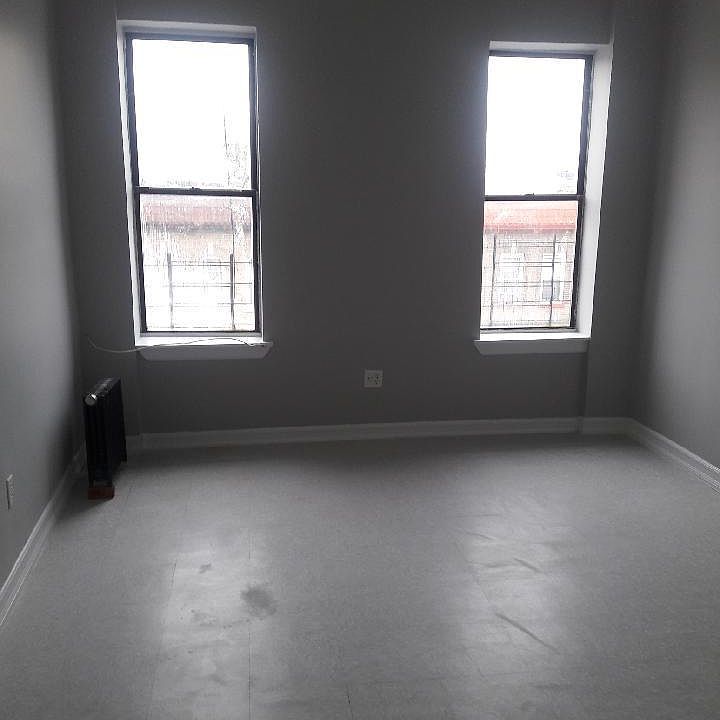 2nd image of 230 E 26th St APT 4A