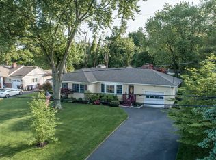 208 Rutledge Dr, Middletown, NJ 07748