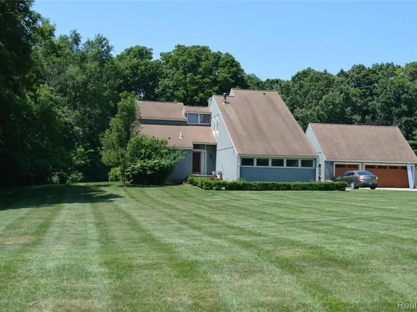 10055 Walnut Hill Dr, Davisburg, MI 48350
