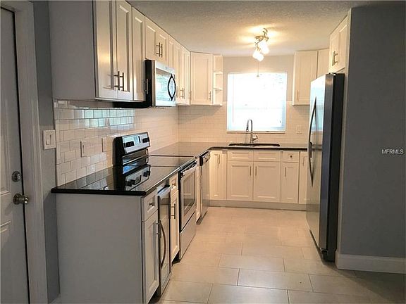2nd image of 3701 Oxford Dr