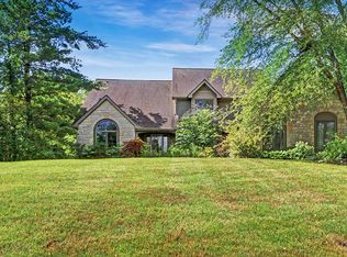 3330 Hidden Meadow Ct, Lewis Center, OH 43035