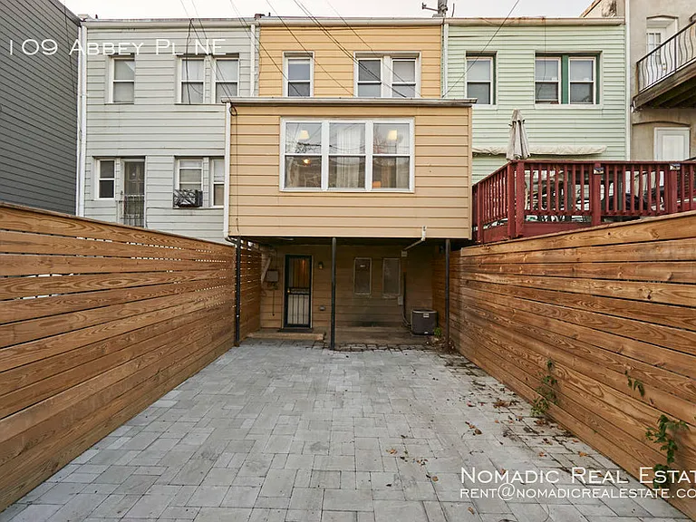 1109 Abbey Pl NE — Photo 27